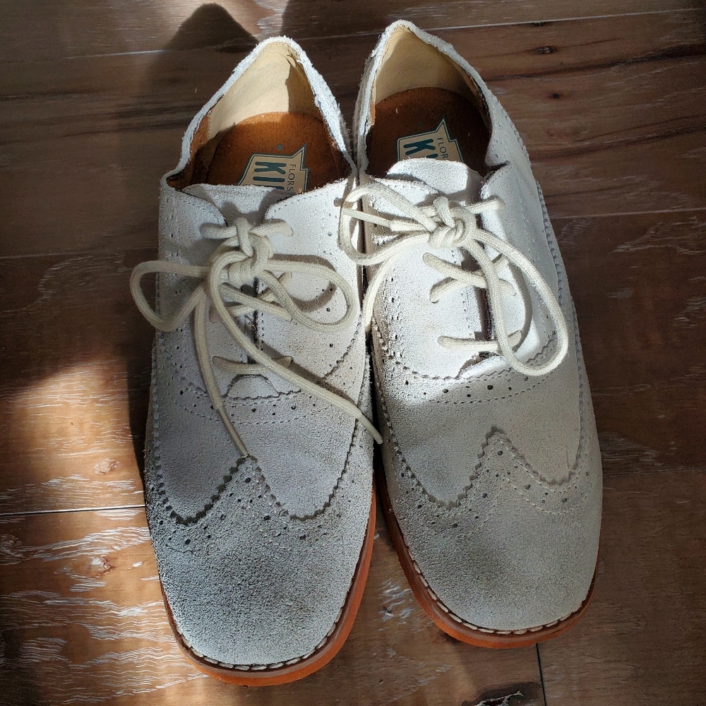 Boys size 5M florsheim dress/casual shoes. Suede Great condition.
